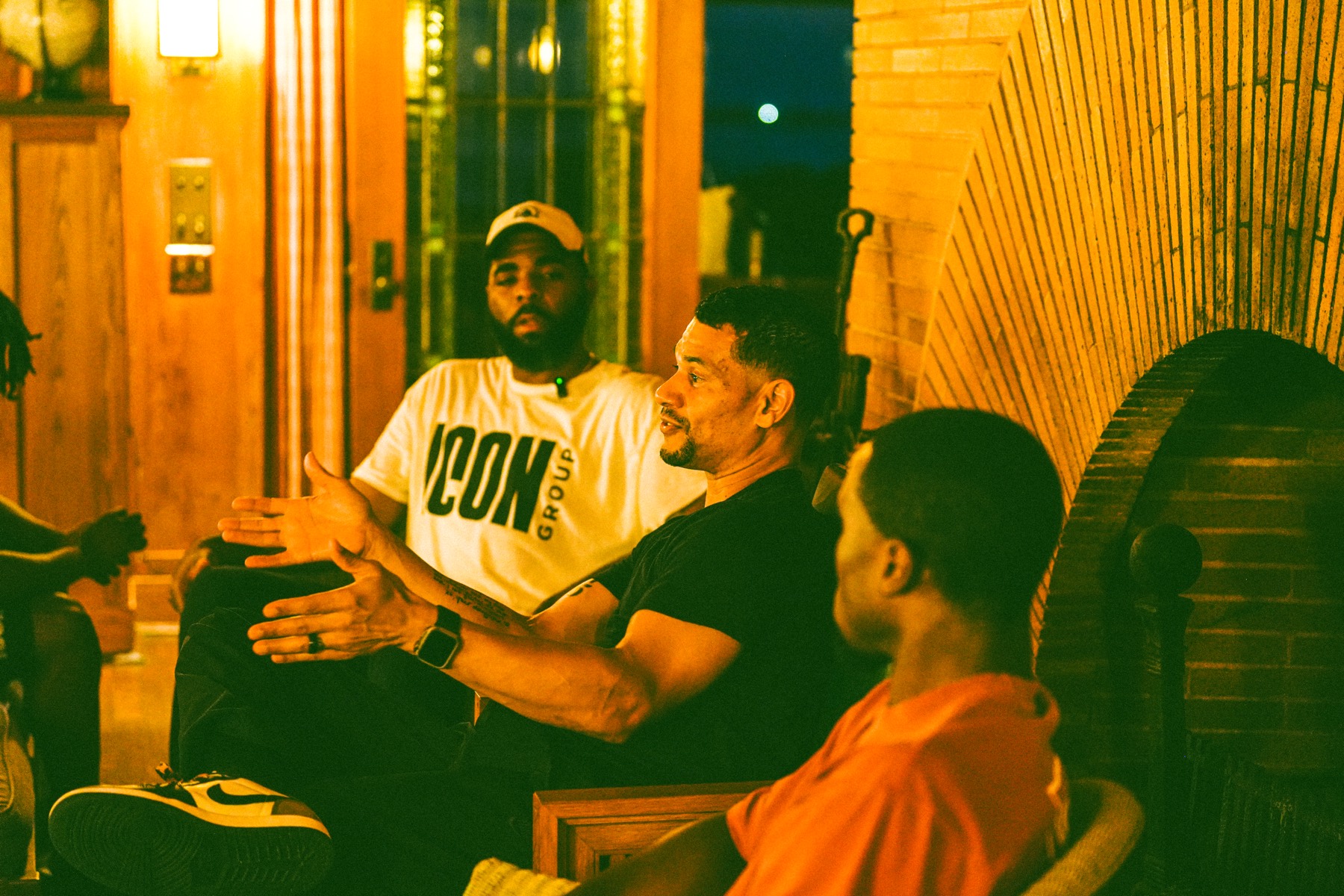An evening conversation between coaches and players